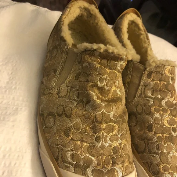 Coach fur-lined deck shoes 8B pretty gold & silver Cs. - Picture 6 of 9